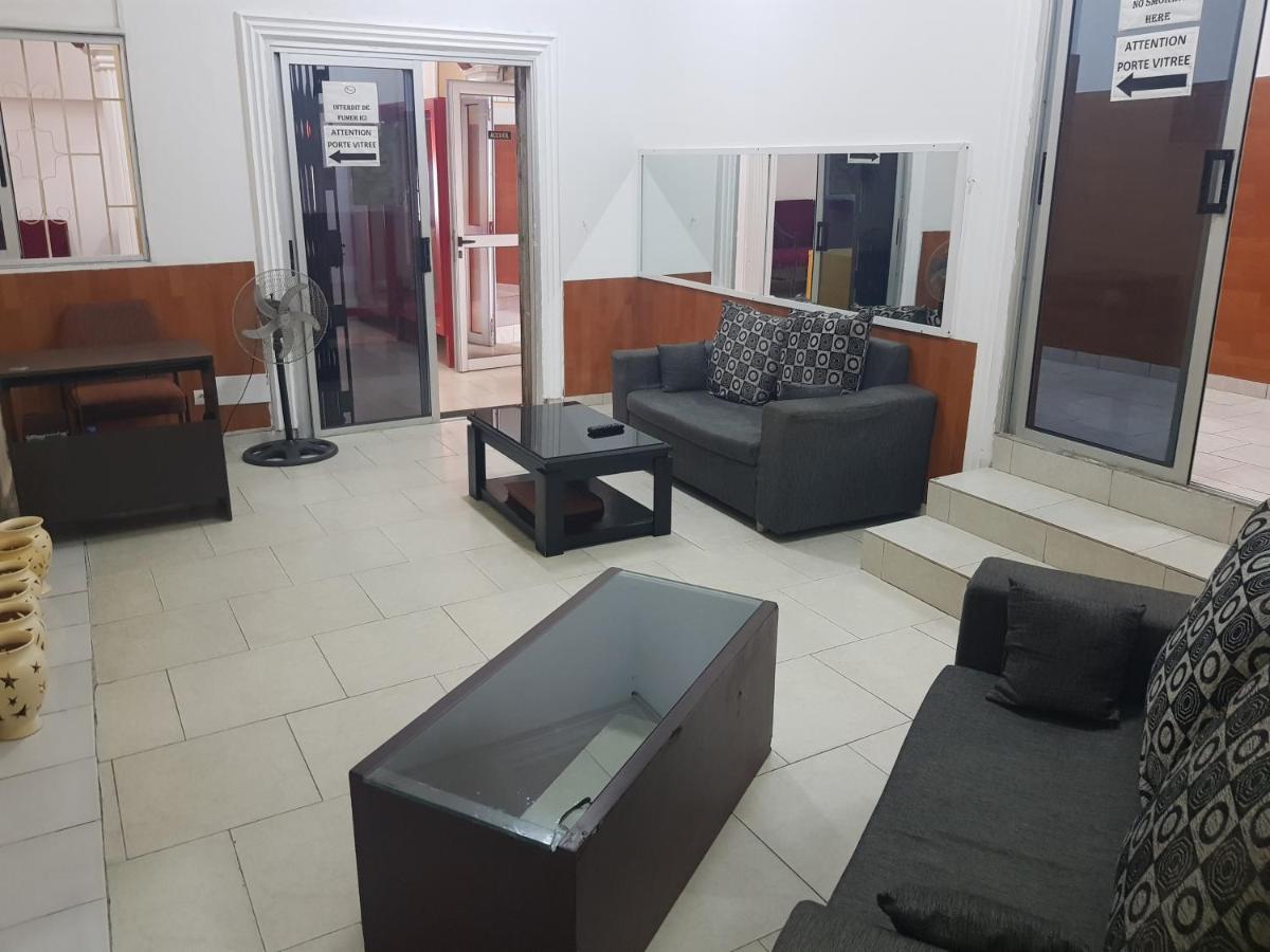 Residences Touristhotel Abidjan Bagian luar foto